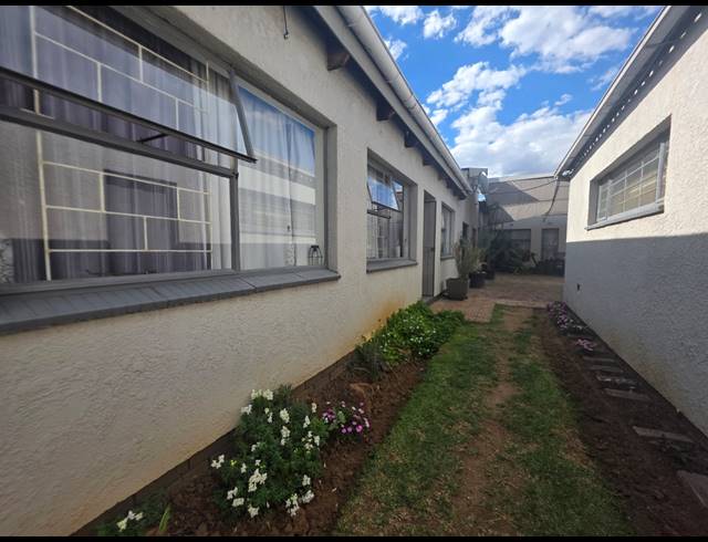 3 BEDROOM HOUSE FOR SALE IN VANDERBIJLPARK SE 6